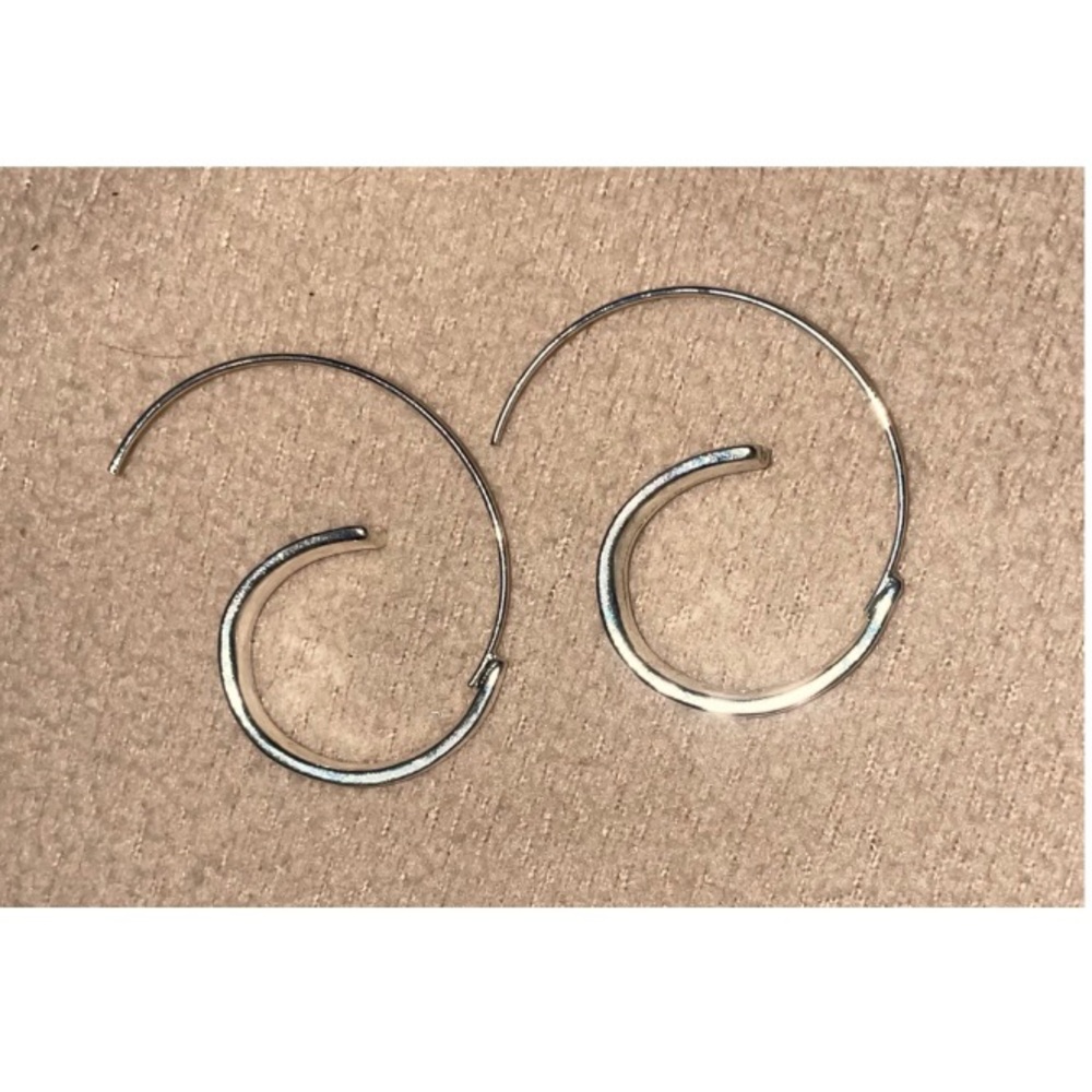 NWOT SILVER UNIQUE LOOPY HALF CIRCLE EARRINGS!